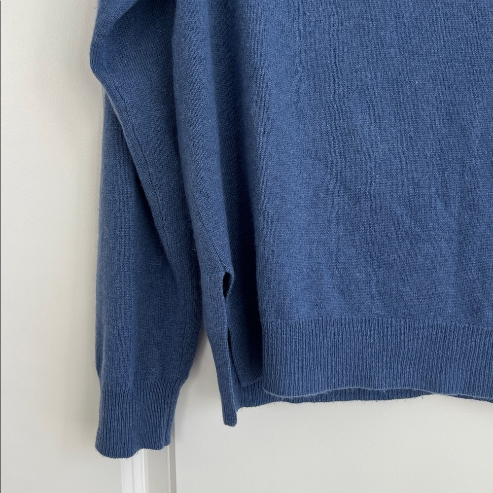 Theory 100% Cashmere Blue Crewneck Sweater Size M Side Slit Luxury Knit - Picture 4 of 6